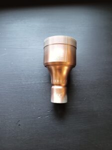 Bild en LED-lampa efter målning